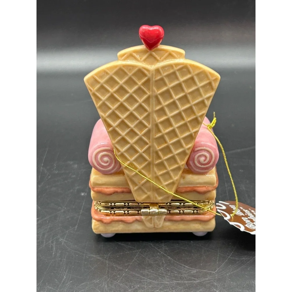 San‎ Francisco Music Box Company Bon Bon Angel Plays How Sweet It Is